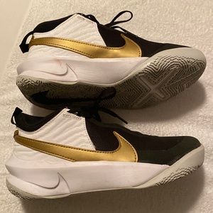 Nike Team Hustle D 10